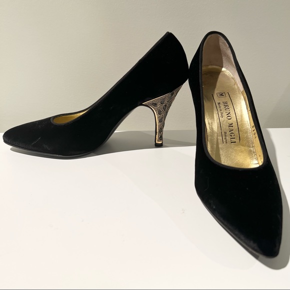 BRUNO MAGLI Black Suede Pumps - Picture 1 of 10